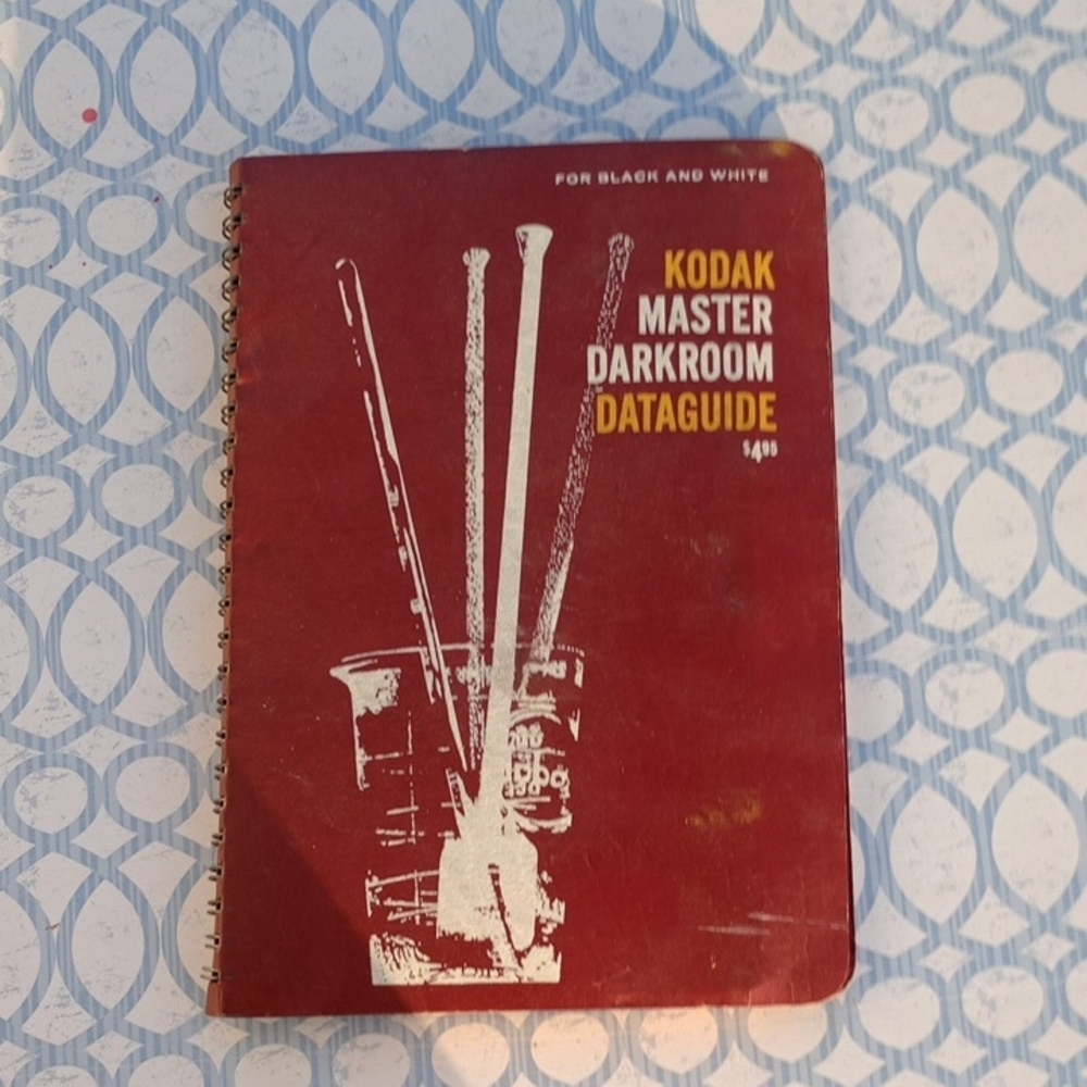 📕Vintage 1978 Kodak Master Darkroom Dataguide– Black & White Photography Manual